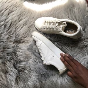 White platform sneakers 👟